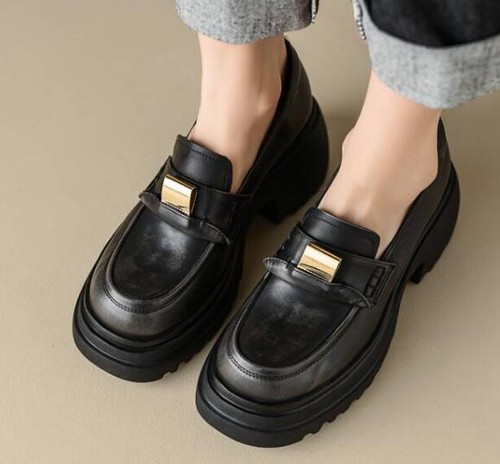 Damen-Slipper rund geschnitten Blockabsatz Plateau Metalldekoration Halbschuhe - Bild 3 von 10