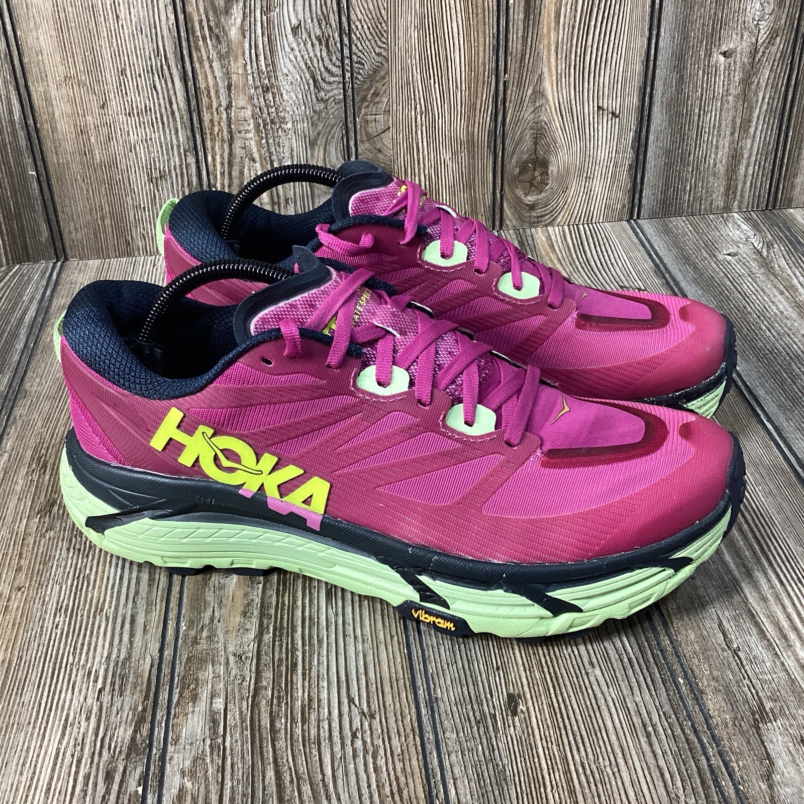 Mariposa fucsia Hoka One One Mafate Speed 3 Low Festival con talla 11 B