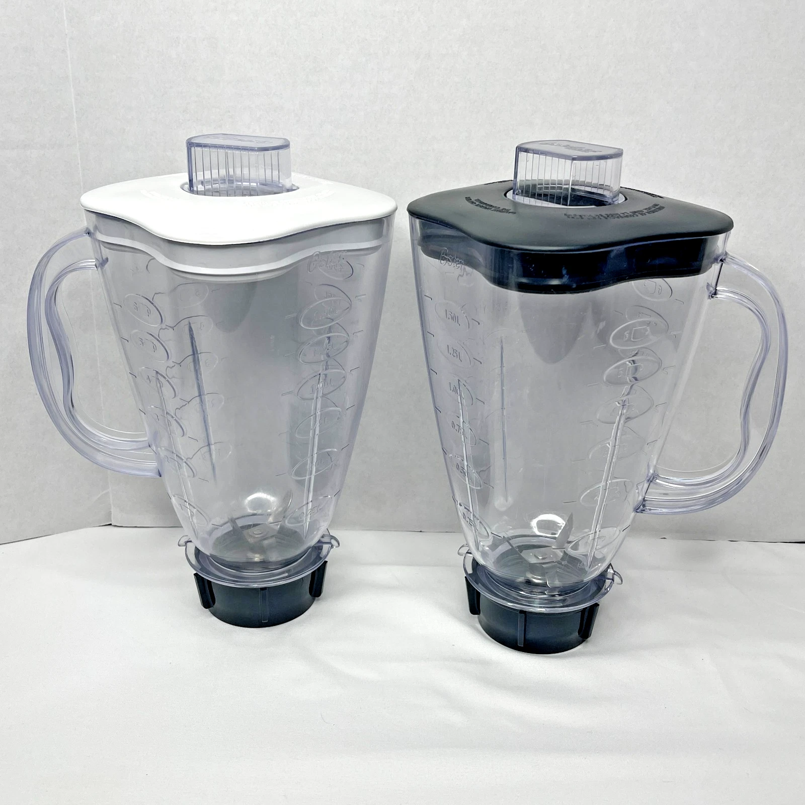 Oster Blender Replacement Jars Pitchers 6 Cup Black White Lids Lot 2