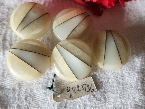 Lot 5 superbes boutons vintage à pied gris creme nacré pied 2,3 cm ref 7036 - Picture 2 of 5