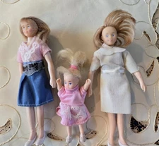 Vintage 80s HORSEMAN miniature dollhouse DOLLS Mom toddler Sister & Nurse