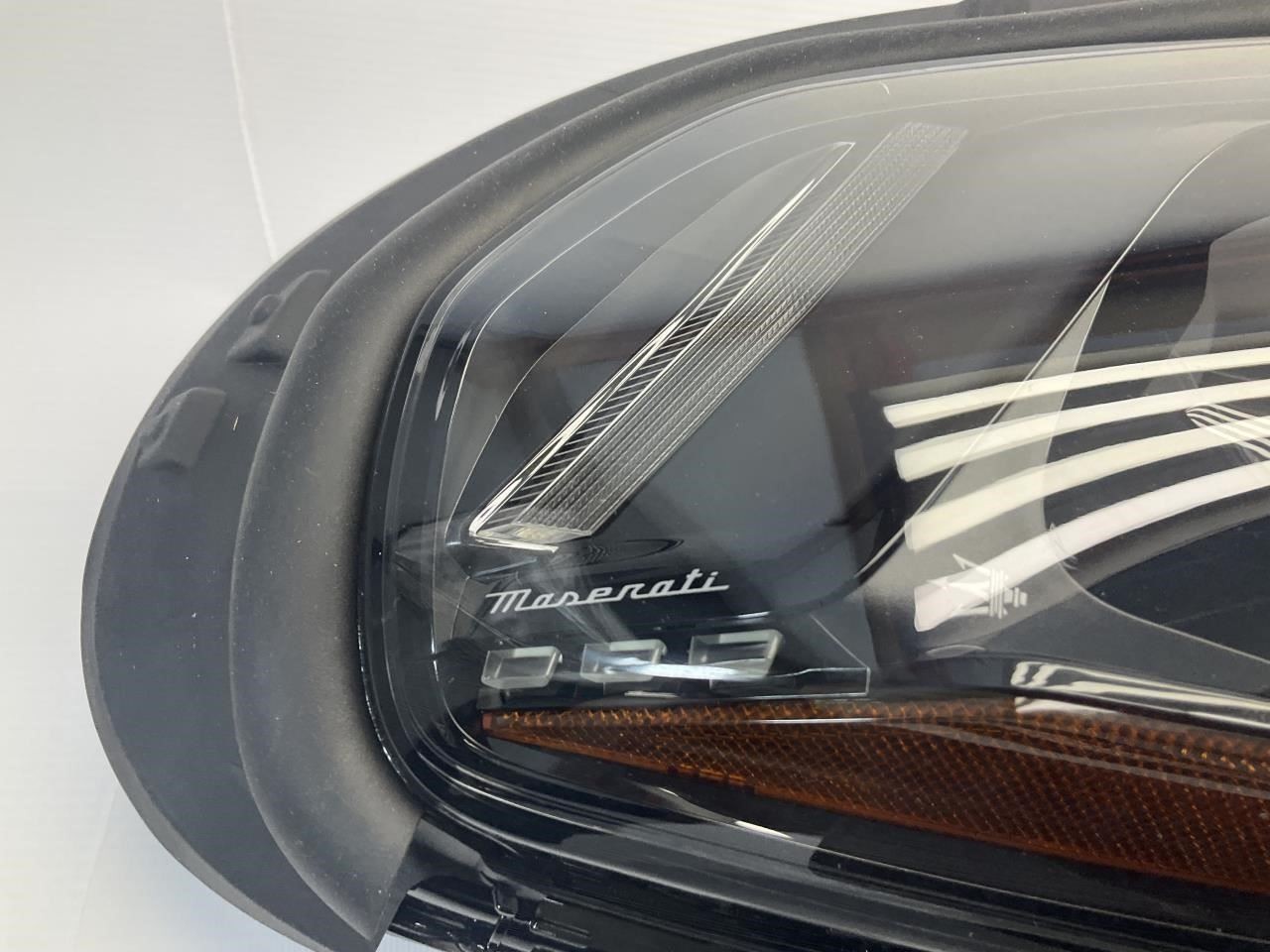 24 2024 Maserati GranTurismo M189 Front Right Passenger Headlight LED Q