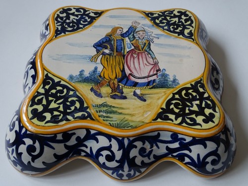 VINTAGE TRIVET DISH CERAMIC HENRIOT QUIMPER FRANCE BRETON circa 1930s' - Picture 10 of 11