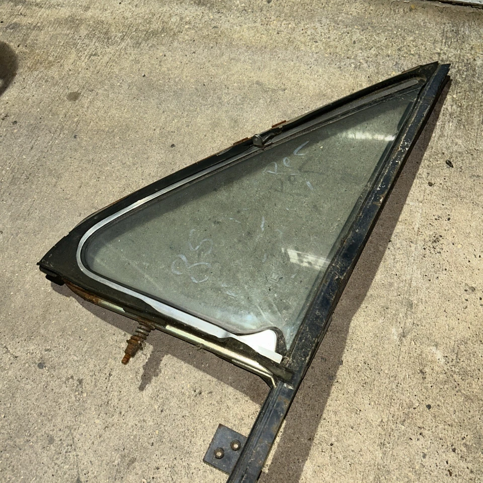 Driver Left  Front Door Vent Glass 2 Door Fits 84-89 ISUZU TROOPER Foto 2 de 4