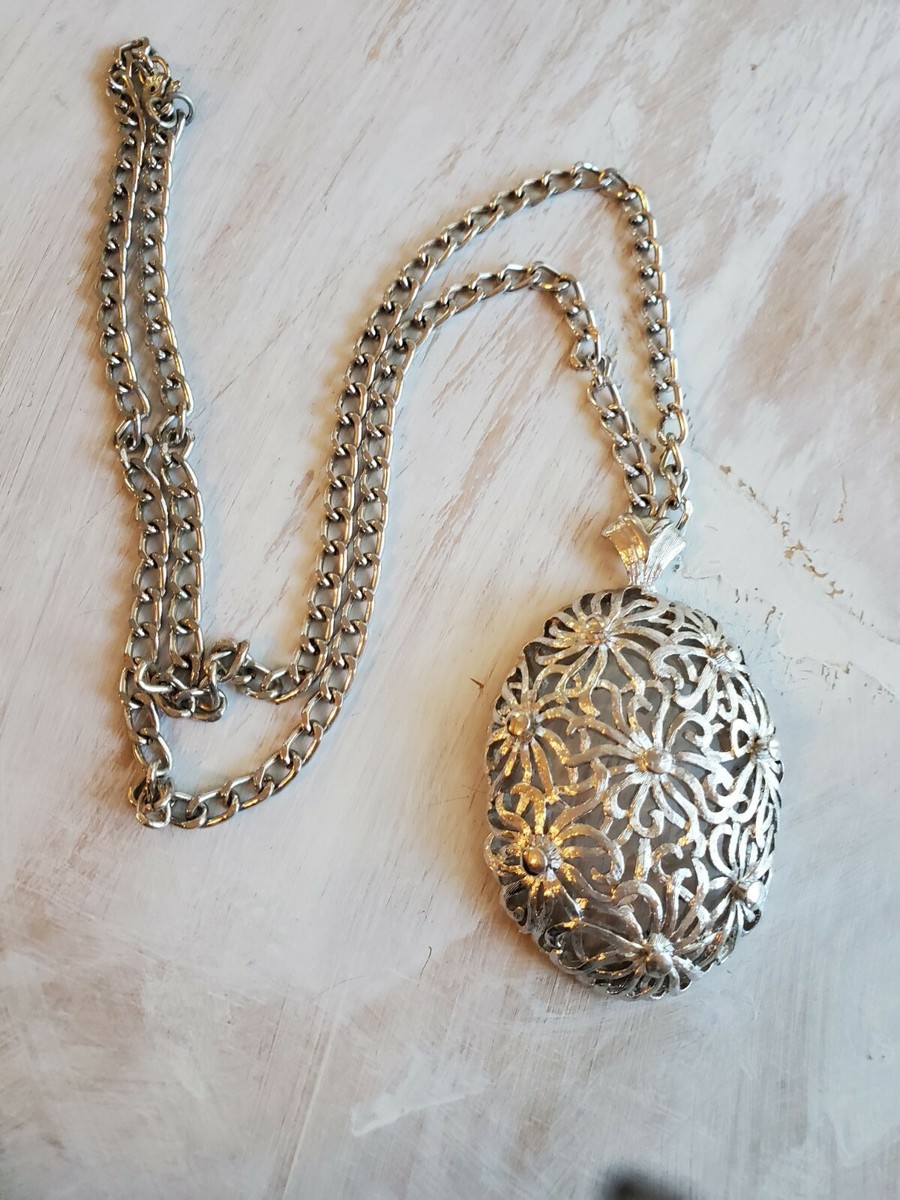 Womens Jewelry Necklace Pendant Silver Tone 23 In Chain vintage 
