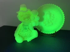 MOSSER ART GLASS JIGGS THE BALLOON CLOWN  and PLATE  FABULOUS URANIUM GLOW 3.5” 