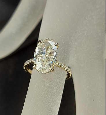 5.00 CT Certified White  Diamond Ring, Tariffs FREE & Matching Studs .