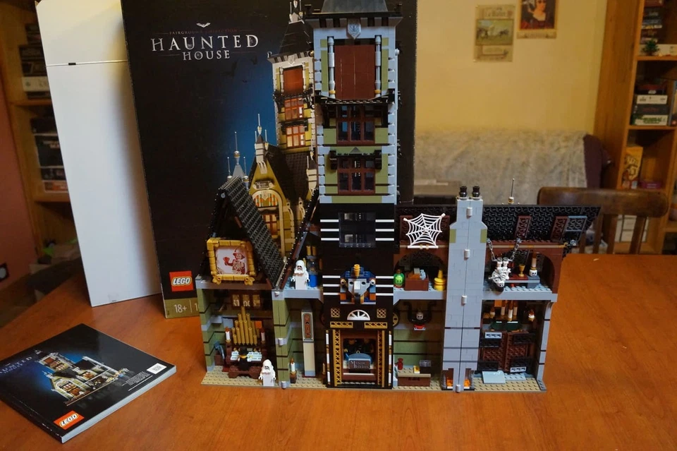 LEGO Icons 10273 Haunted House, photo 2 sur 5