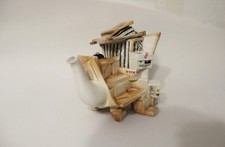 Novelty teapot