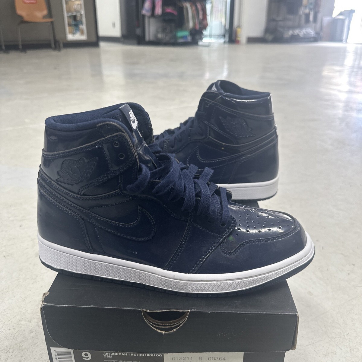 Size 9 - Jordan 1 Retro High OG x DSM Dover Street Market Size 9 - Jordan 1 Retro High OG x DSM Dover Street Market