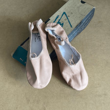 Leo's Dancewear Protege Pink Ballet Flats Style 045 Size 4.5
