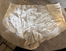 VINTAGE AMELIAS FLUTTER PANTY / TAP PANT   SIZE MED. 100 SILK  CREAM