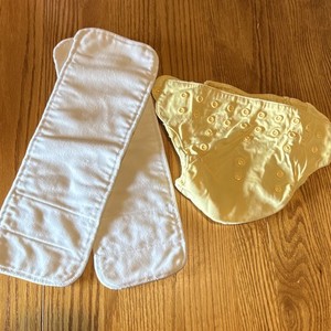 bumGenius Yellow Snap Cloth Diaper Cover w/ 2 Inserts Polyester Pre-Owned
