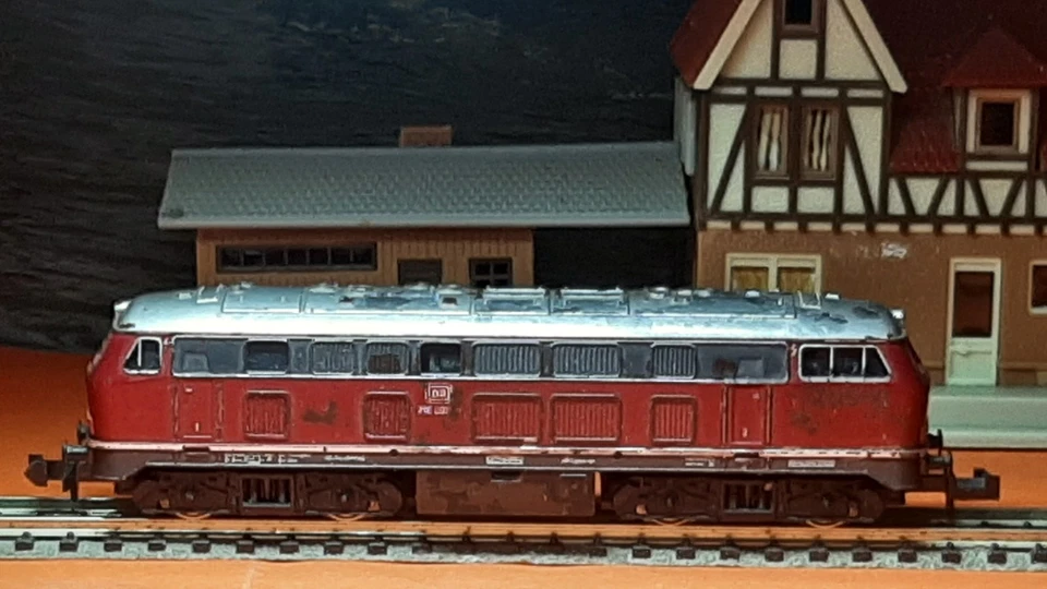 N - MINITRIX 12873 - LOCOMOTIVE DIESEL*** BR 216 090 01*** ROUGE et GRIS - Photo 4/4