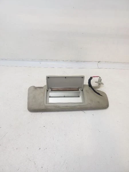 Viseira solar para passageiros com iluminação compatível com 00-03 VOLVO 40 SERIES 398027 - Imagem 3 de 3