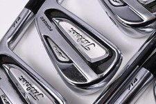 Titleist 714 AP2 Ferri da stiro / 4-PW / Alberi rigidi flessibili dinamici oro S300