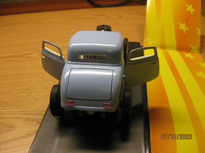 1/18 1934 FORD COUPE HOT ROD IN L.BLUE BY ERTL/AMERICAN 1/18 1934 FORD COUPE HOT ROD IN L.BLUE BY ERTL/AMERICAN