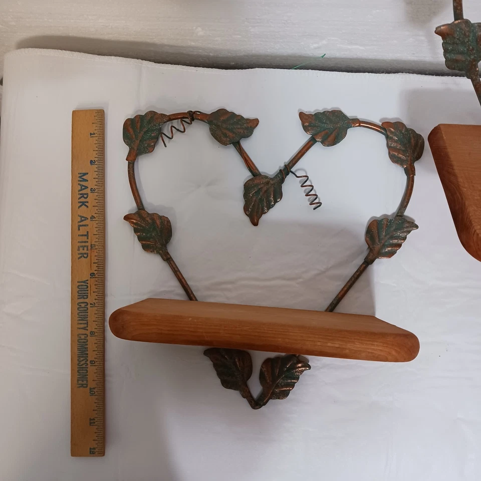 Estantes de madera de metal en forma de corazón hojas de vid color cobre verde hoja Foto 4 de 4