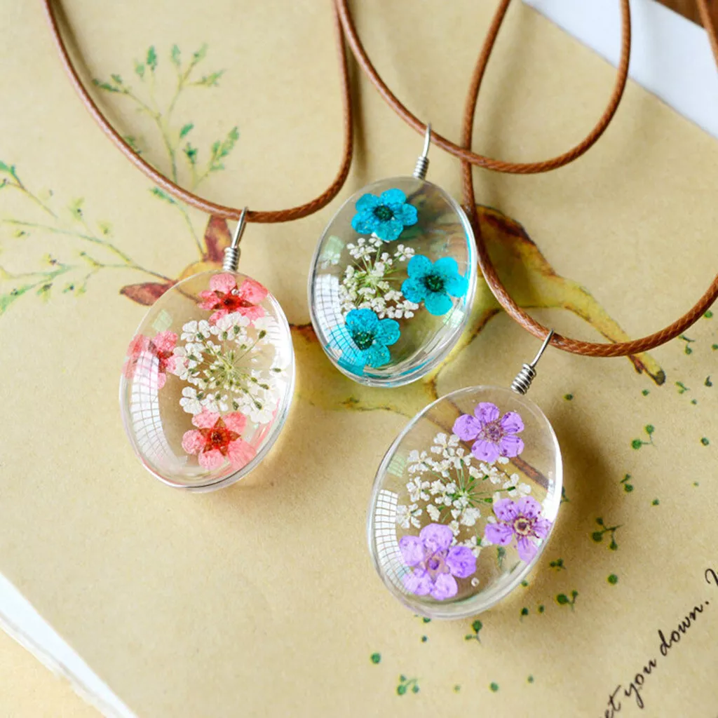 Dried flowers in resin jewelry online