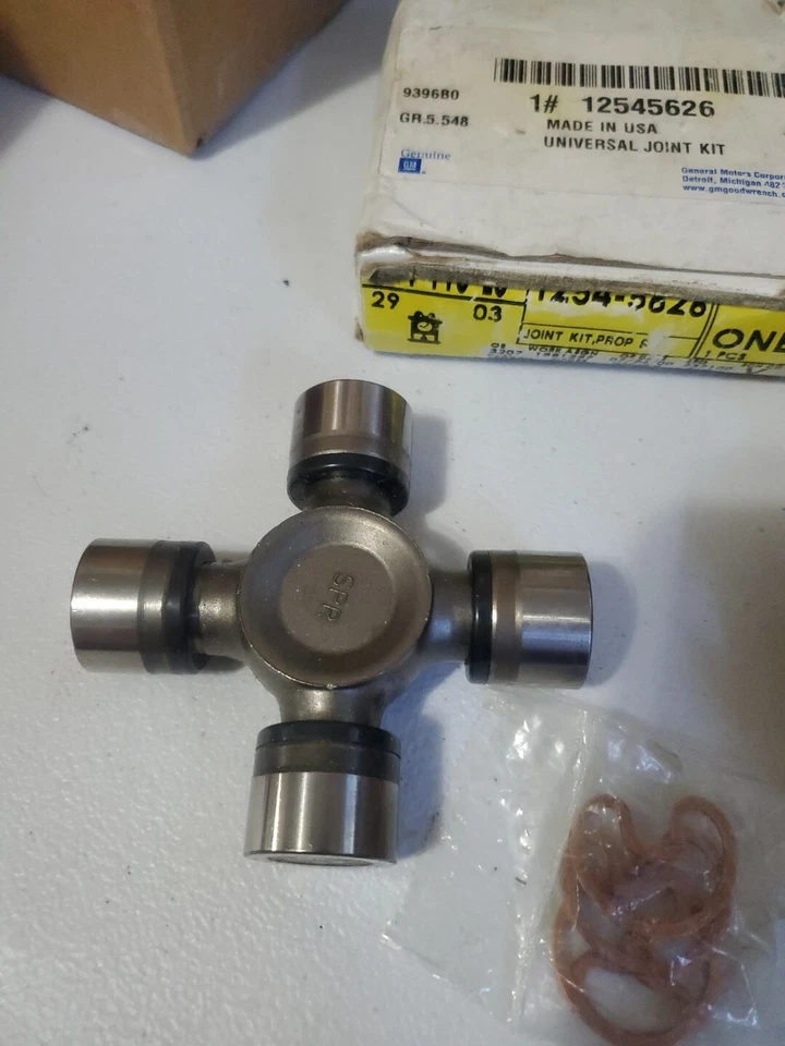 EJE DE TRANSMISIÓN CHEVROLET CORVETTE 1980-82 SEMIEJE JUNTA UNIVERSAL GM 12545726 NUEVO EN STOCK Foto 2 de 3