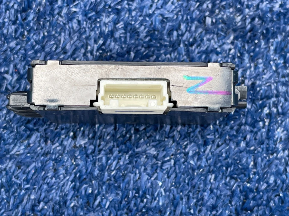 Módulo informático inmovilizador Lexus RX350 2013-2015 OEM 89784-0E010 Foto 2 de 4