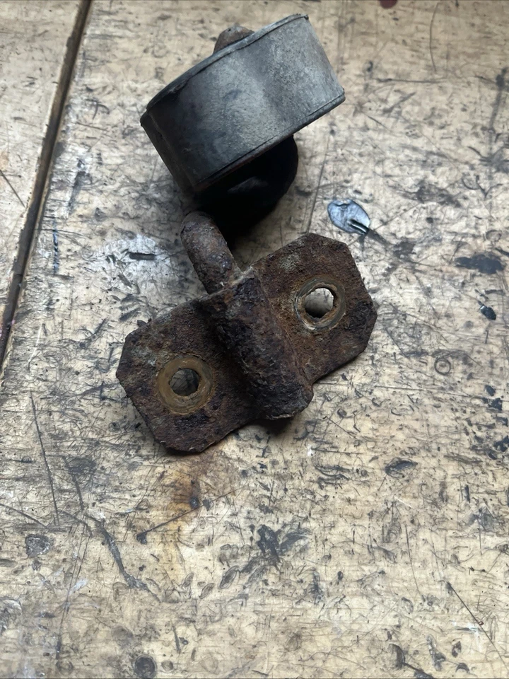 Arbusto y soporte colgador de escape medio Mazda Mx6 Foto 3 de 3