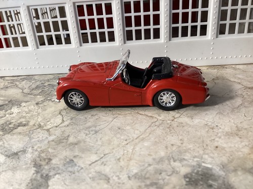Triumph TR3 (red with black interior) 1:43 diecast by Vitesse - Picture 12 of 21