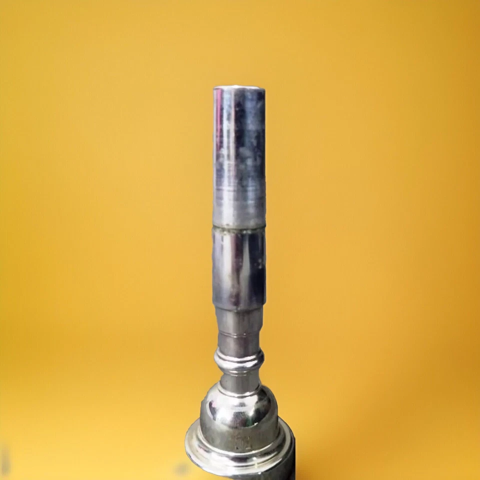 Trompeta musical Jean Paul USA TR23690 con estuche Foto 3 de 4