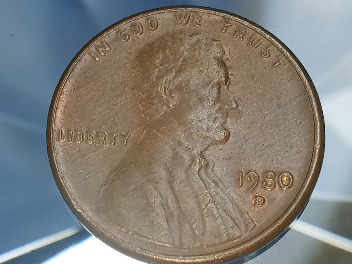 1980-D LINCOLN CENT COVERED WITH PARALLEL LINES (LOOKS LIKE WOOD