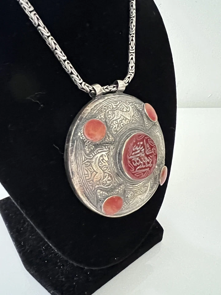 Colgante grande vintage de metal y plata para moneda de Oriente Medio, piedra roja/naranja Foto 4 de 4