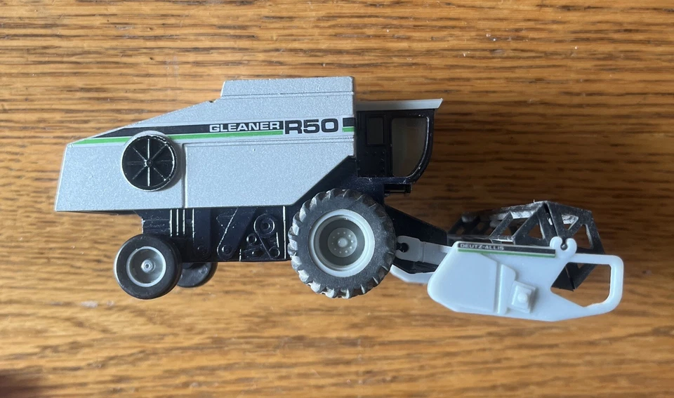 VINTAGE ERTL R50 AGCO DEUTZ ALLIS GLEANER COMBINE 1:64 - Image 4 of 4