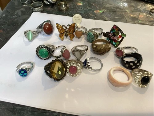 VINTAGE TO NOW FASHION / COSTUME JEWELRY RING LOT - ASSORTED SIZES & MATERIALS