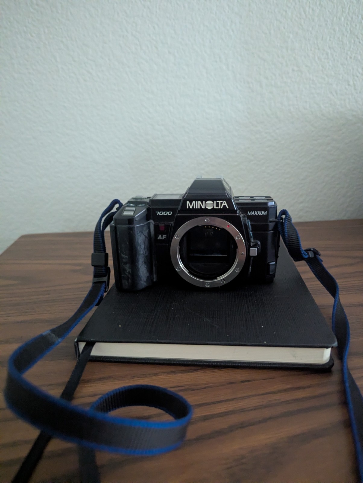 Minolta Maxxum 7000AF 35mm SLR Film Camera with 50 mm lens Kit