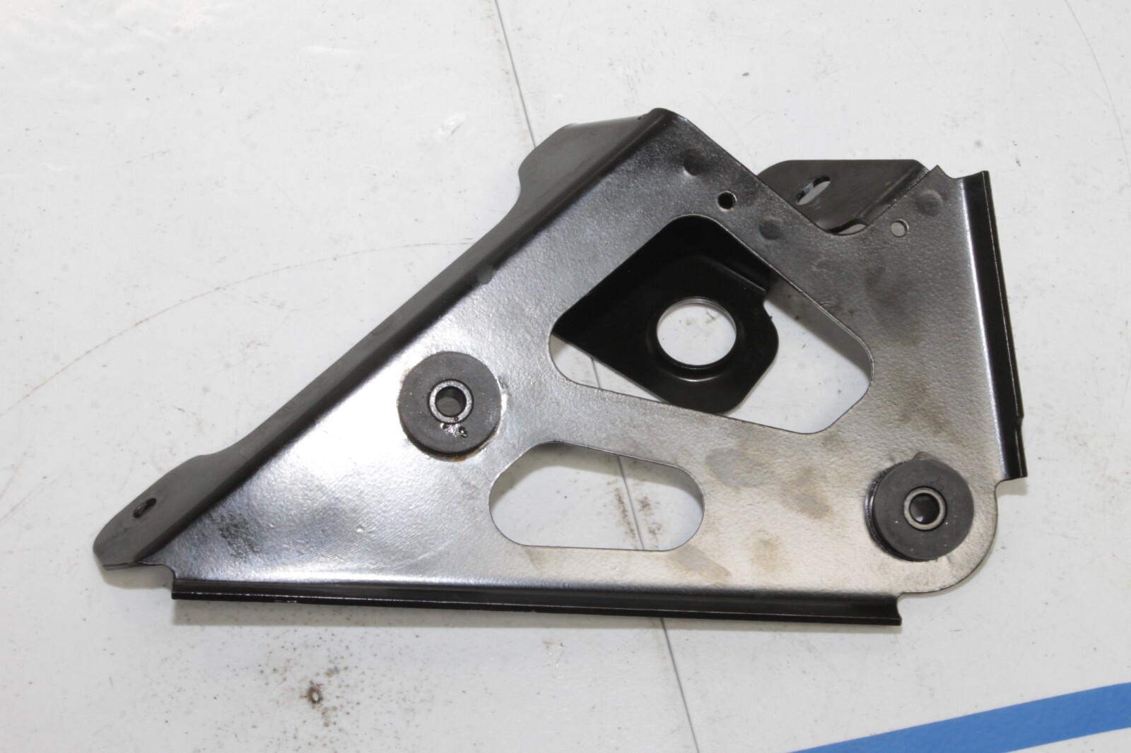 12-14 MCLAREN MP4-12C 12C OEM RH RIGHT ENGINE MOUNT BRACKET MOUNT 00131694 STOCK