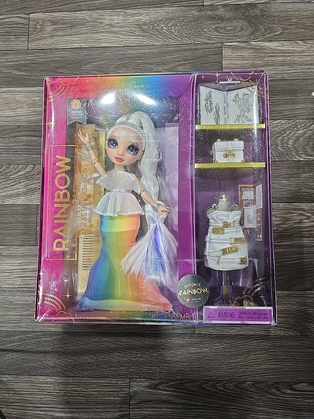 Rainbow High Fantastic Fashion Amaya Raine 11