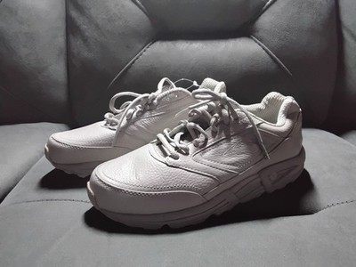 Brooks Addiction Walker Beige Leather Shoes Ladies Size 9.5