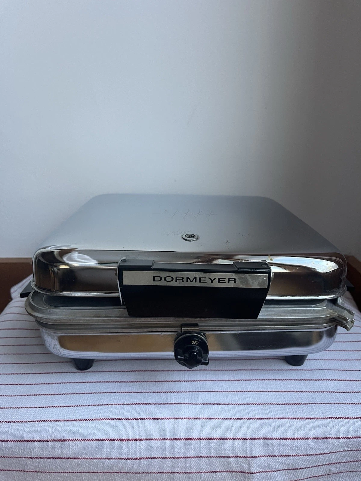 1962 Vintage Dormeyer Grill And Waffle Maker- Working But Missing Cord
Opens in a new window or tab