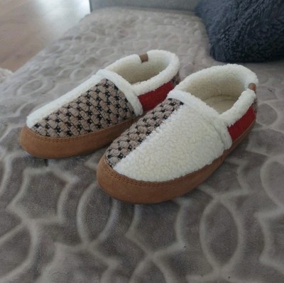  Acorn Meadow Mule Slipper.  SIZE: 8 - 9 (LARGE)