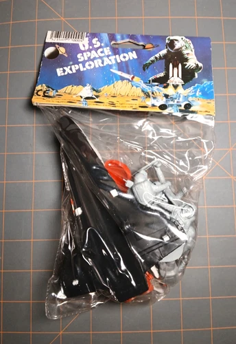 Hing Fat US Space Exploration Toy Set Astronauts Flag Space Ship No 990