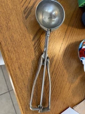 Vtg Gilchrist's Metal Ice Cream Scooper No 30 Split Squeeze Mechanical Brass