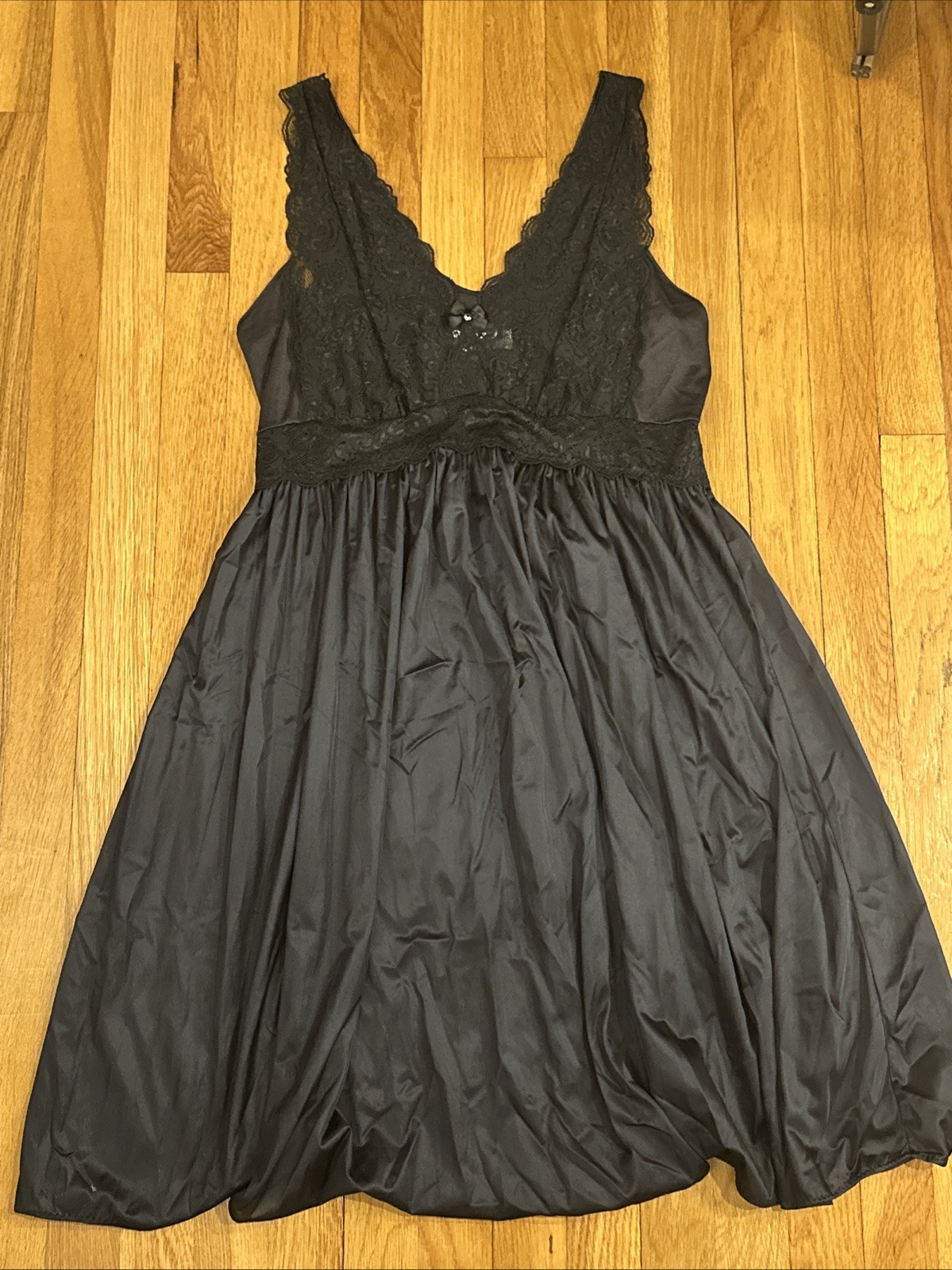 NWOT Shadowline Size 1X Silhouette Short Lace Bodice Long Nightgown Black Nylon