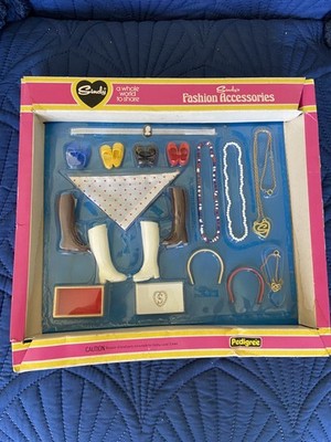VTG PEDIGREE SINDY - Sindys Fashion Accessories #44395 Canterbury UK RARE IN BOX