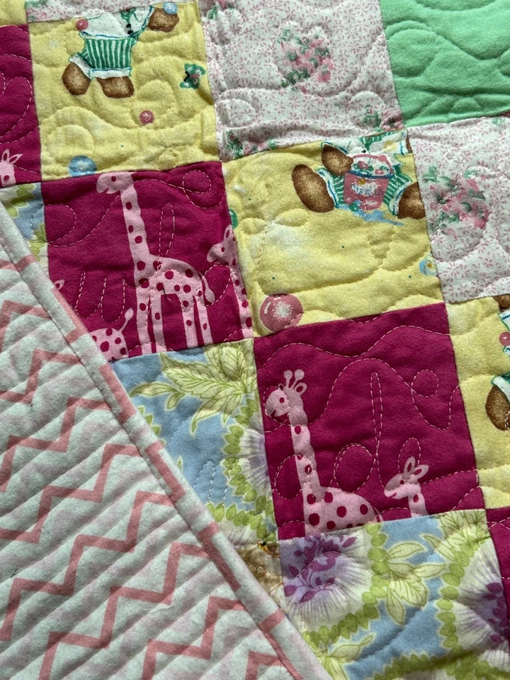 Edredón de franela hecho a mano para bebé niña - patchwork rosa safari NUEVO - 37" x 45" Foto 2 de 4