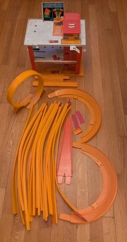Vintage Hot Wheels Redline Tune Up Tower Set. Almost Complete.