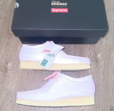 靴 Clarks Originals Reflective Wallabee Supreme Clarks Originals Reflective Wallabee (SS25) - $198