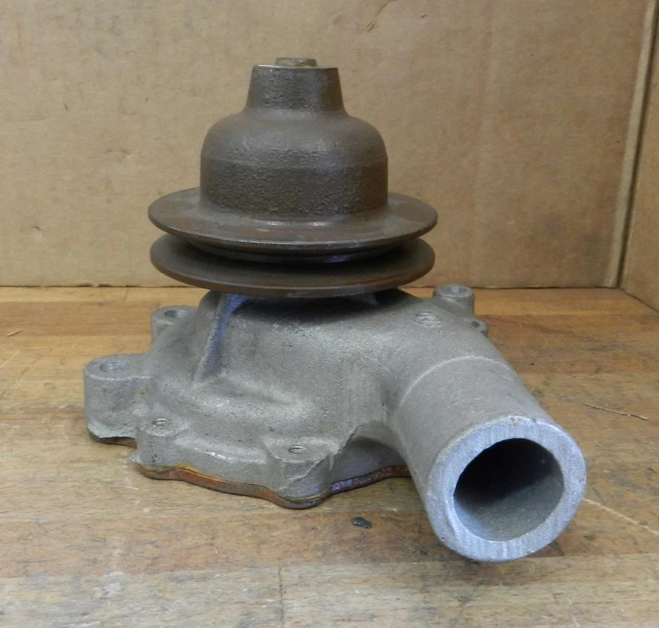 Subaru Deluxe GL Star FF-1 1971-72 1,3 L I4 bomba de agua nueva sin salida trasera Foto 2 de 4