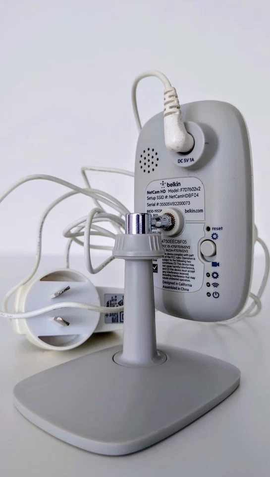 Cámara Belkin F7D7602V2 NetCam HD+ WiFi con visión nocturna - blanca - con cargador Foto 3 de 4