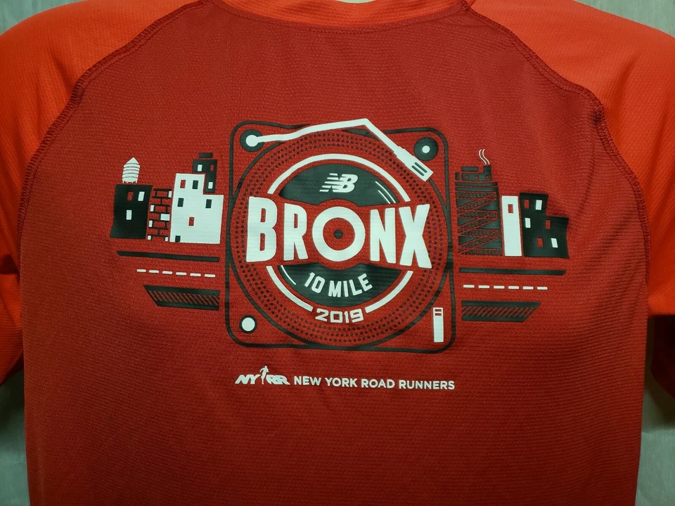Camiseta deportiva roja pequeña NYRR New York Road Runners Bronx 2019 10 millas para hombre Foto 4 de 4