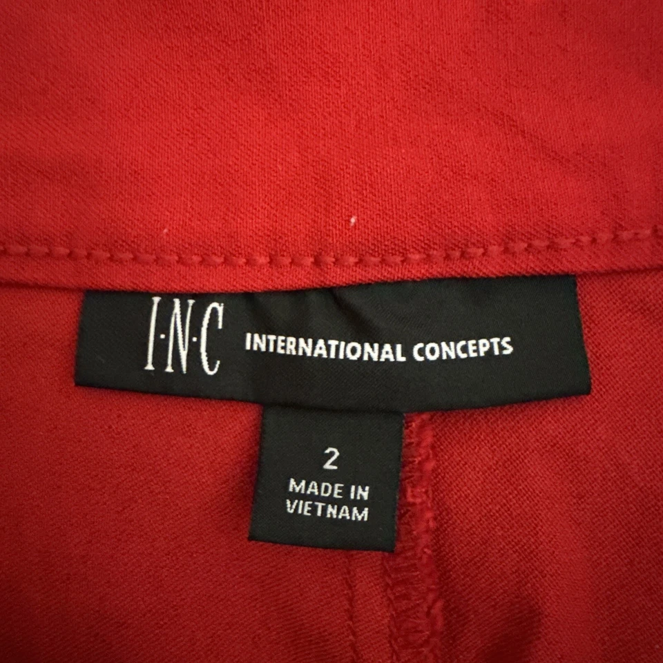 Pantalones Cortos INC International Concepts Detalle Botón Talla 2 en Rojo Cereza Caramelo #9283 Foto 3 de 3
