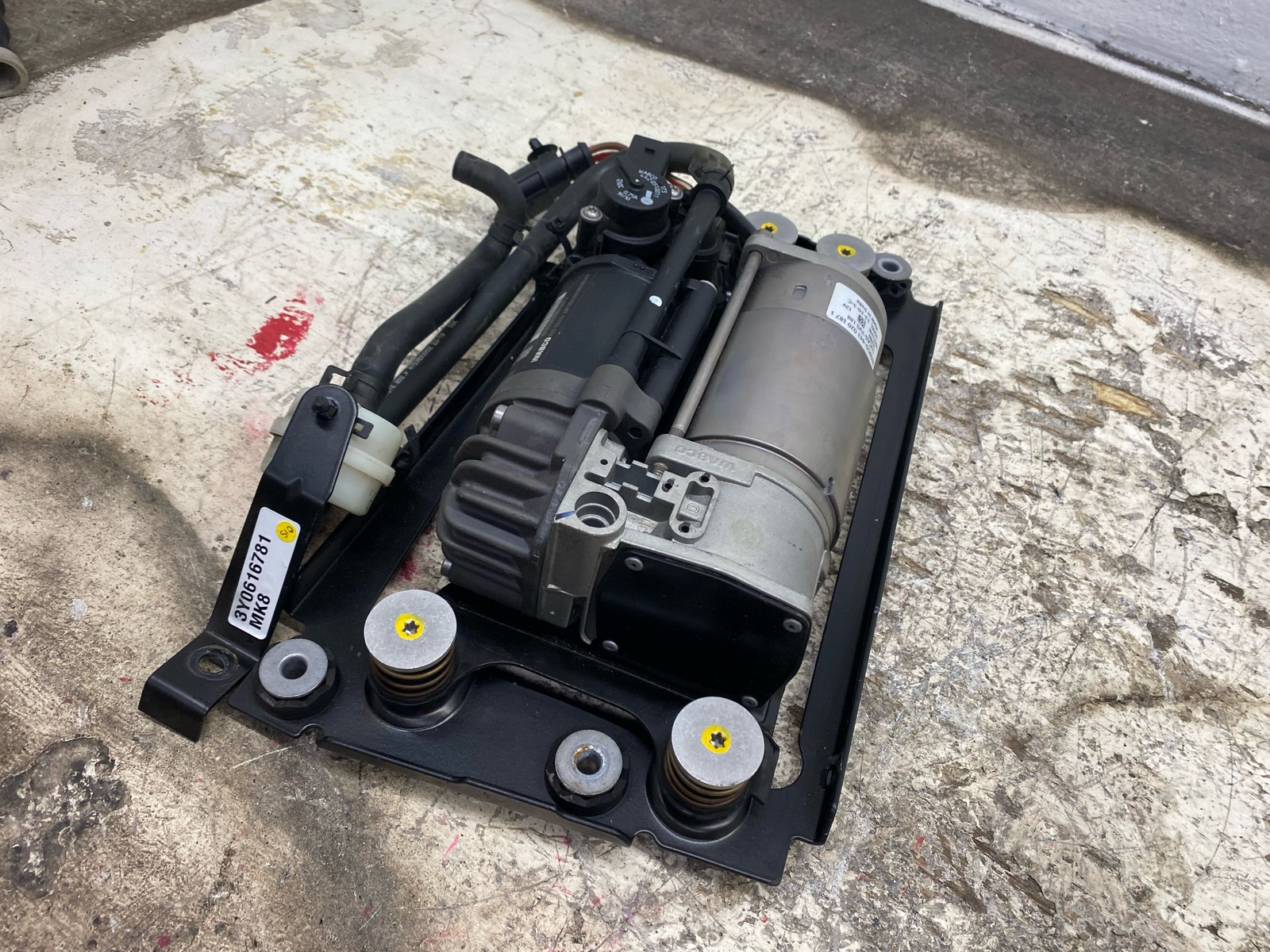 2010-2020 BENTLEY MULSANNE OEM AIR RIDE SUSPENSION COMPRESSOR PUMP SUPPLY UNIT